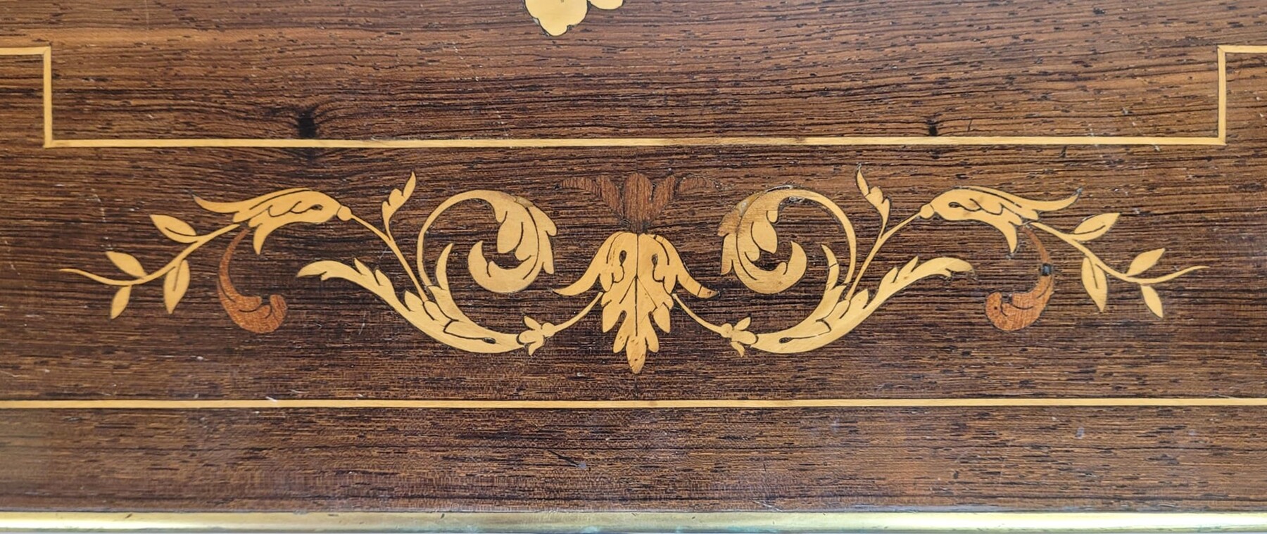 Dressing table in inlaid wood - different species of fruit wood