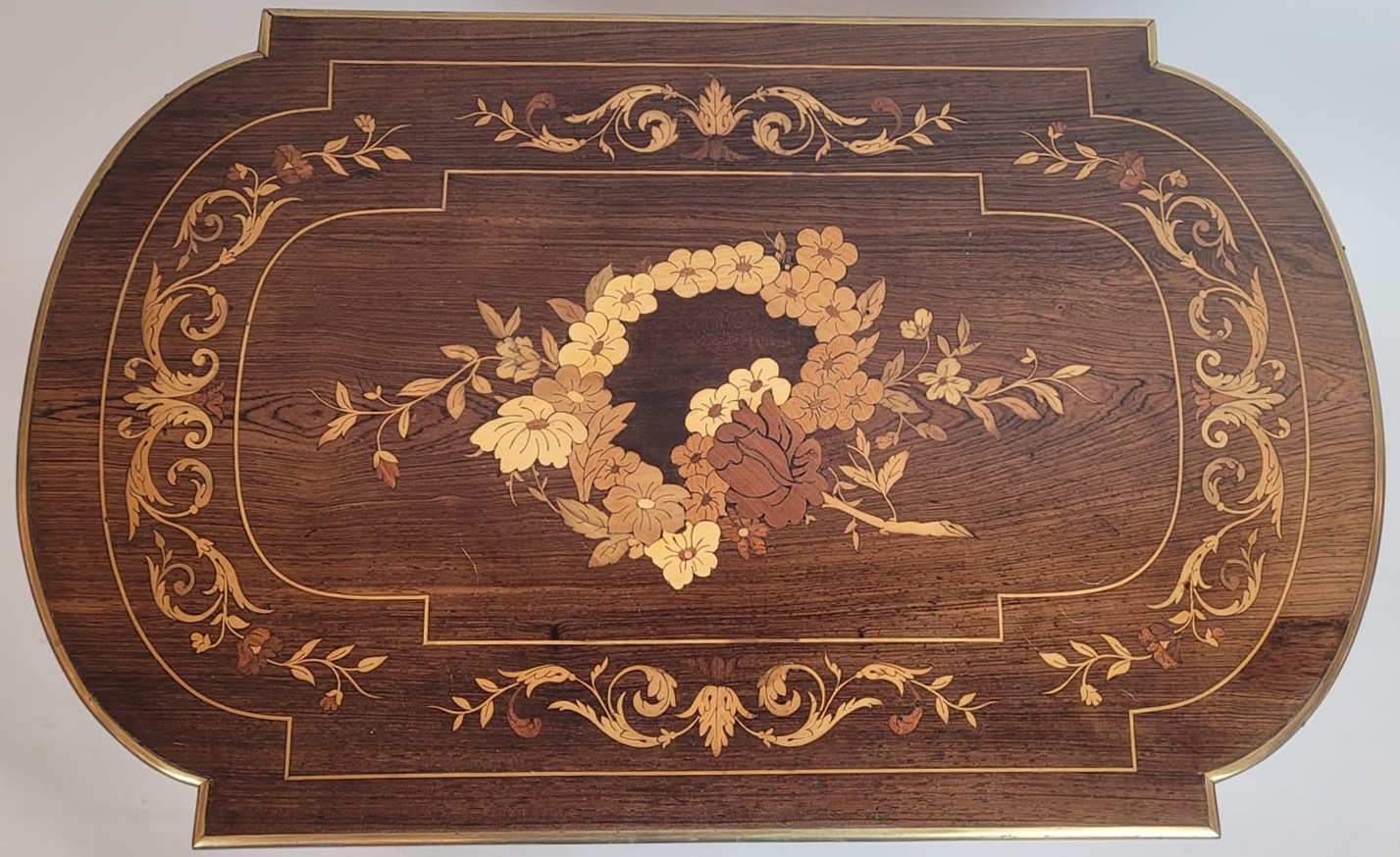 Dressing table in inlaid wood - different species of fruit wood