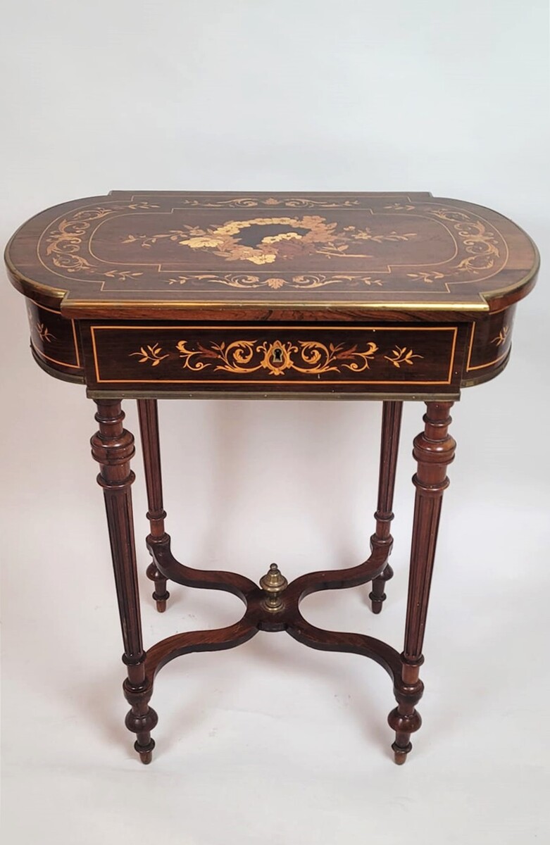 Dressing table in inlaid wood - different species of fruit wood