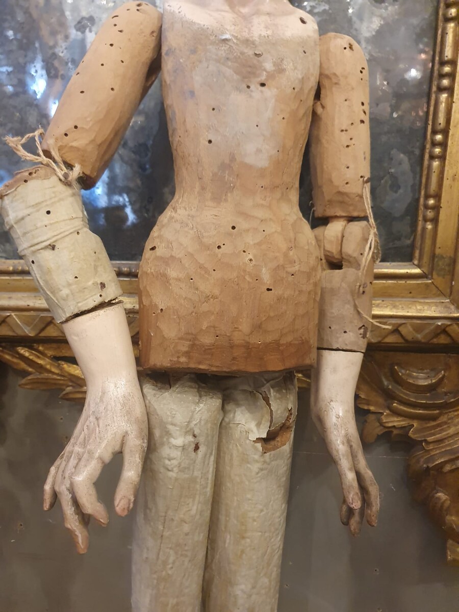 Finely carved and polychromed wooden articulated figure, Italy 18th century