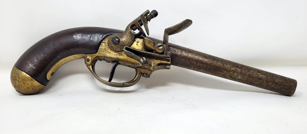 Flintlock pistol - model 1777 - Manufacture of Saint Etienne hallmark L crowned (lambert) on the plate and j crowned (Javelle) on the pommel perfect mechanical condition - no ramrod, no belt hook