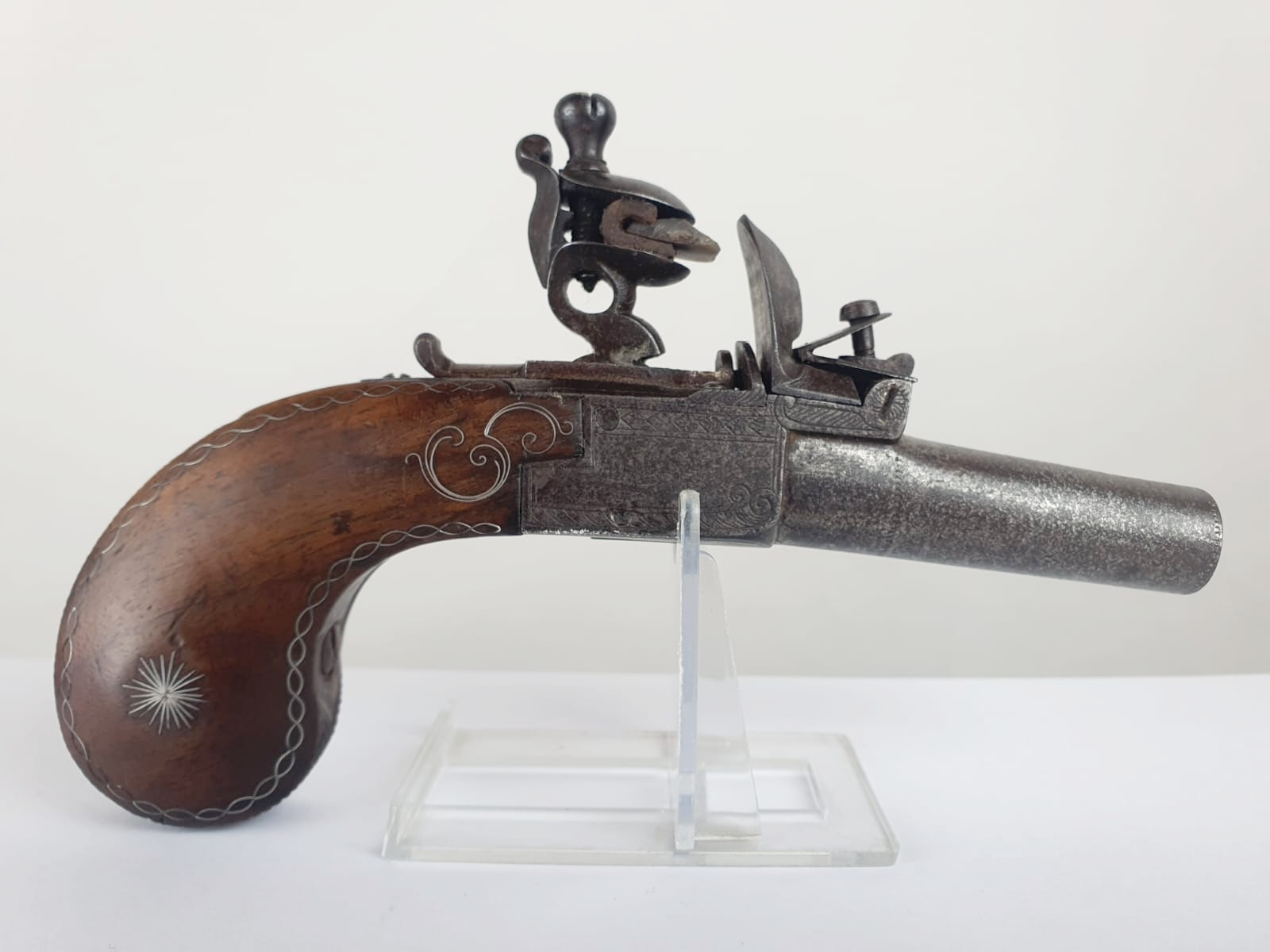 Flintlock pistol with silver wire on the stock, retractable trigger, France, circa 1800