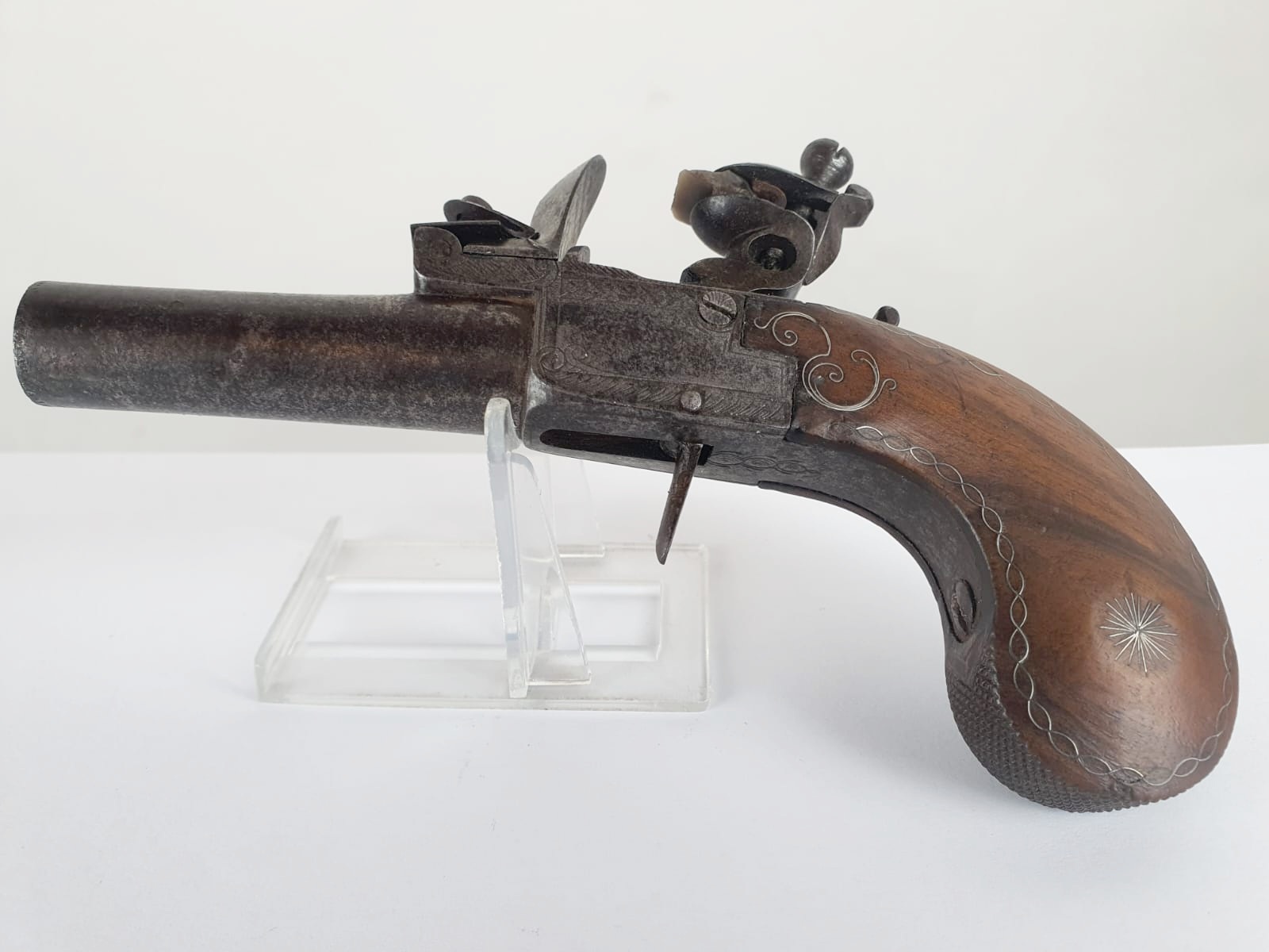 Flintlock pistol with silver wire on the stock, retractable trigger, France, circa 1800