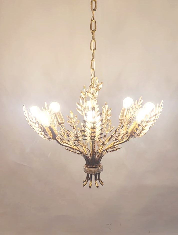 Glass and brass chandelier - 8 light arms - height with chain: 100 cm