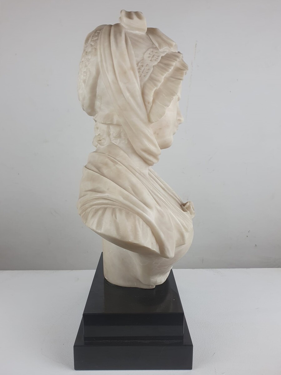 Greuze, Bust of a young girl in marble, signed