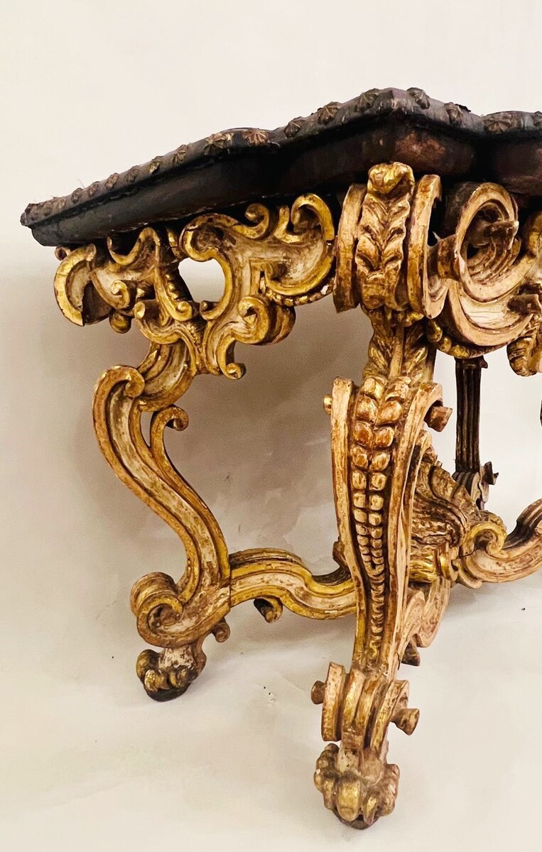 Italian gilded wood console, Rome 17th