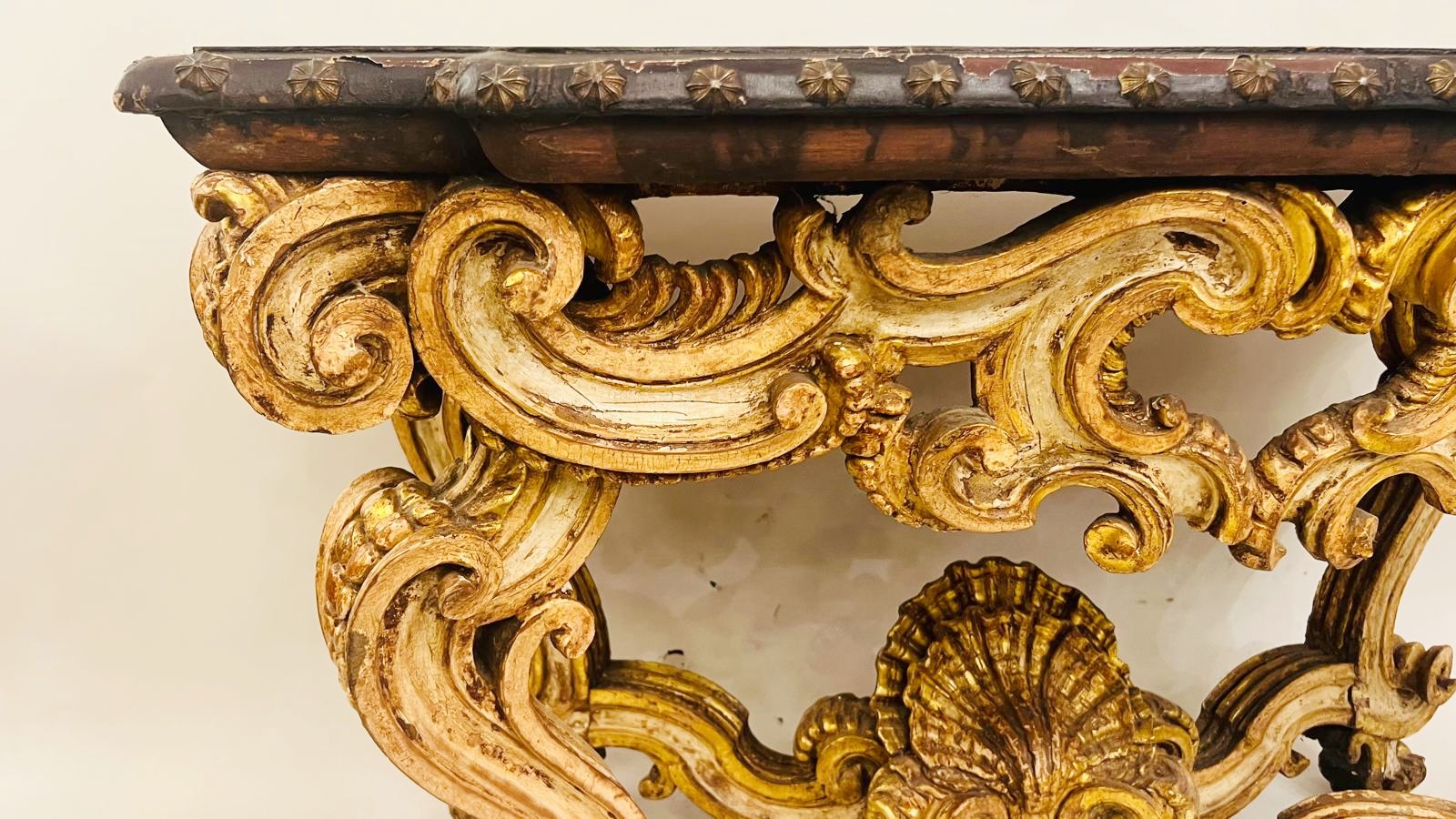 Italian gilded wood console, Rome 17th