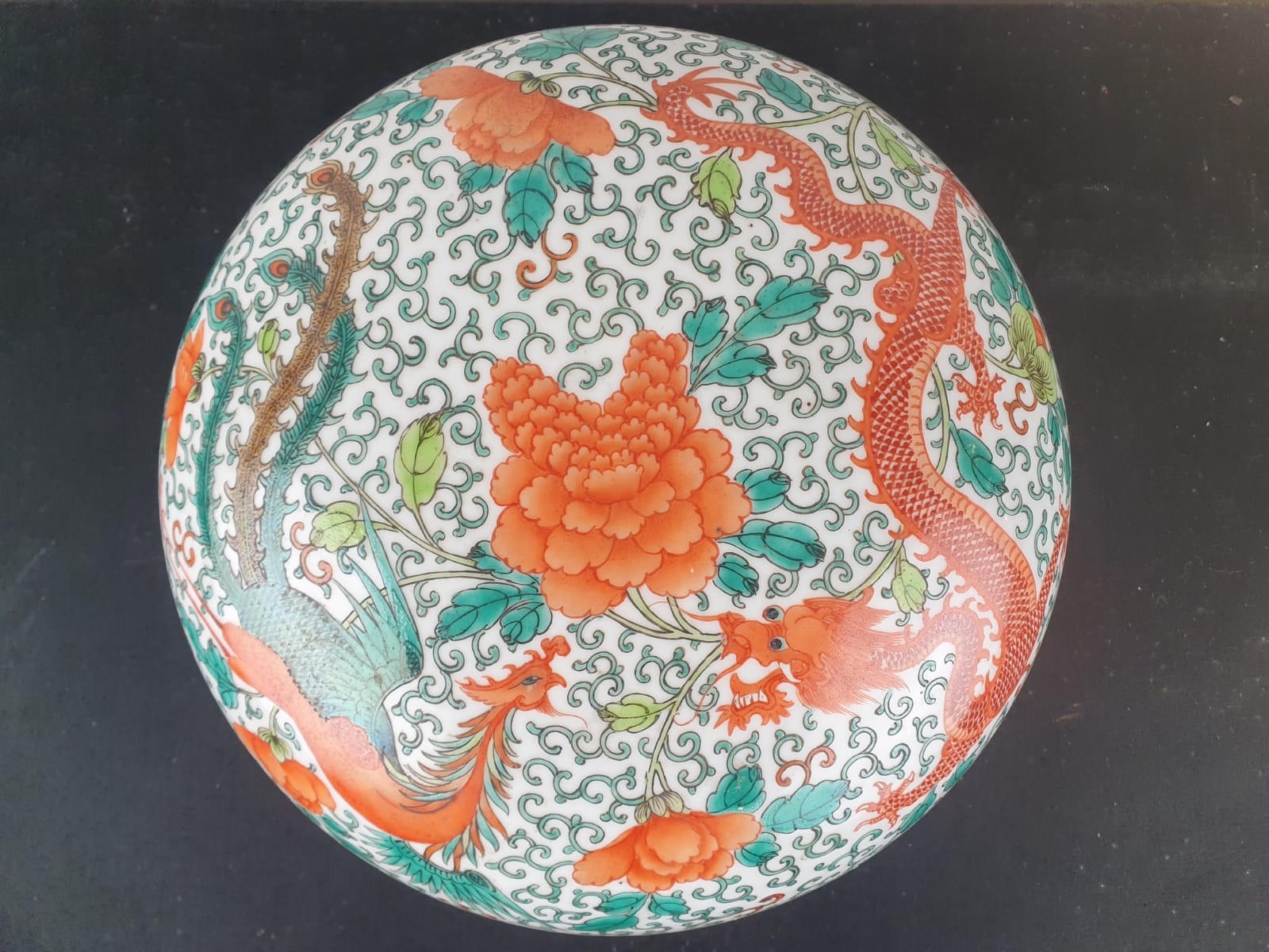 Large covered pot in polychrome Chinese porcelain, dragon decoration, early 20th century