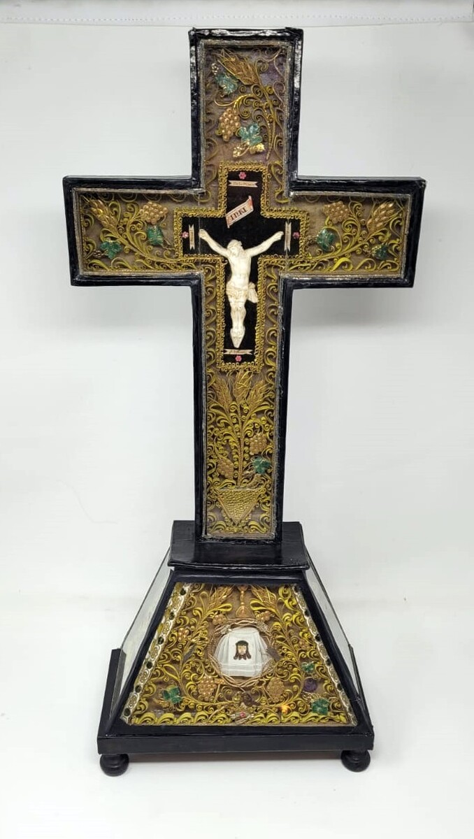 Large cross reliquary