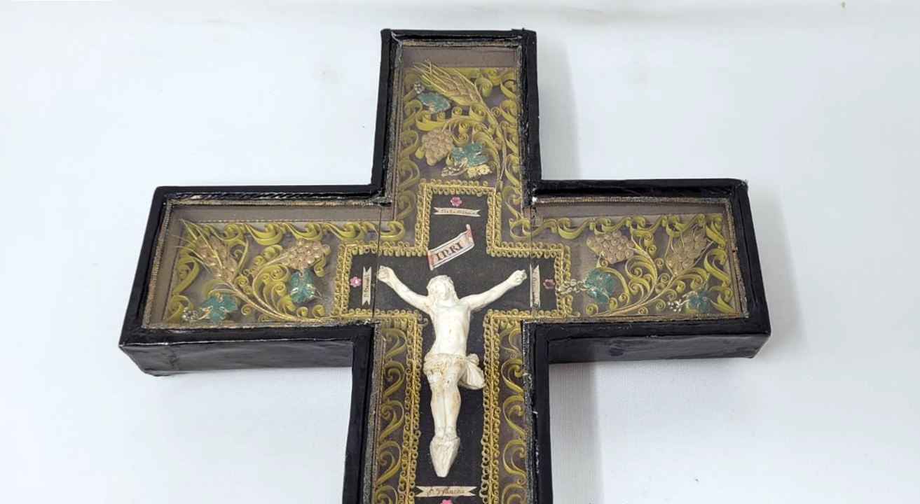 Large cross reliquary