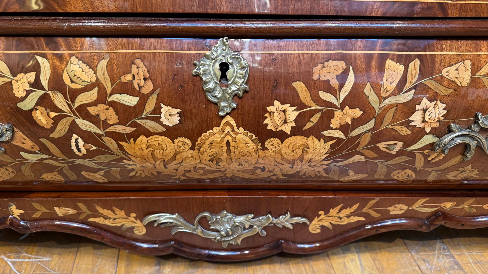 Large double-body Dutch display case - 19th century - model making with floral decorations made from different types of wood