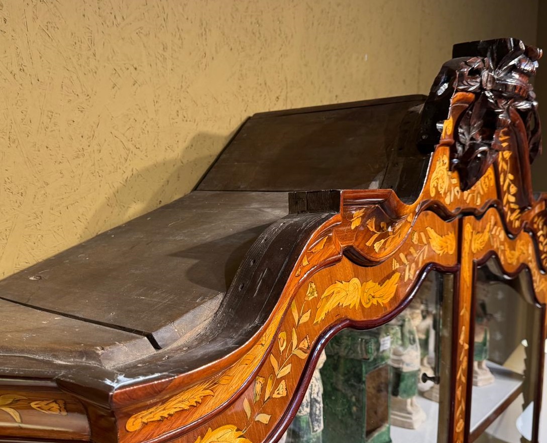 Large double-body Dutch display case - 19th century - model making with floral decorations made from different types of wood