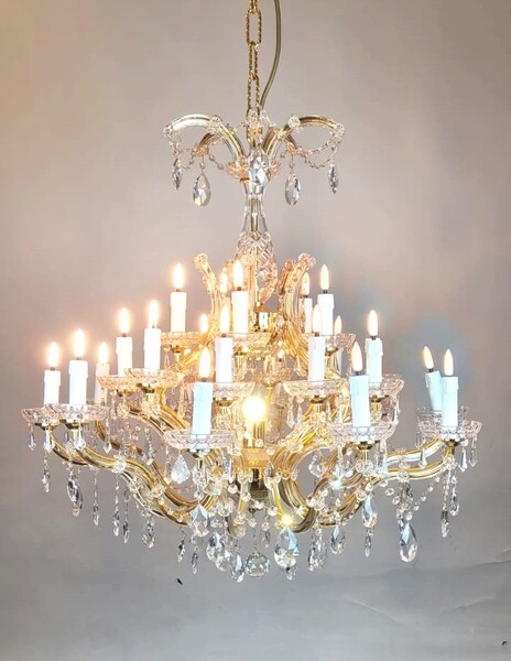 Large Marie Therese chandelier in brass and glass - 26 lights