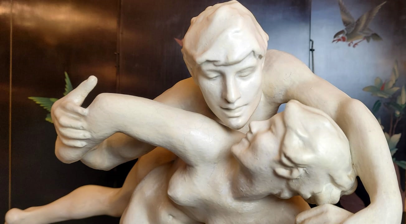 large plaster sculpture - the kiss - Jef Lambeau?