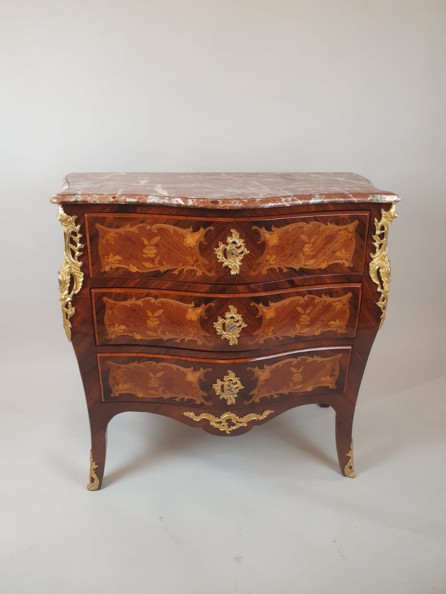 Louis XV style chest of drawers inlaid with rosewood and fruitwood