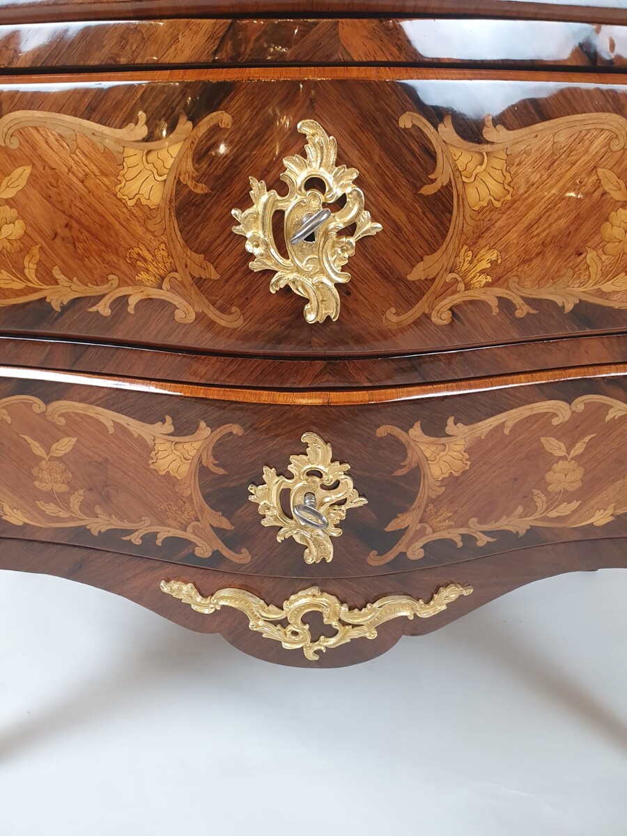 Louis XV style chest of drawers inlaid with rosewood and fruitwood