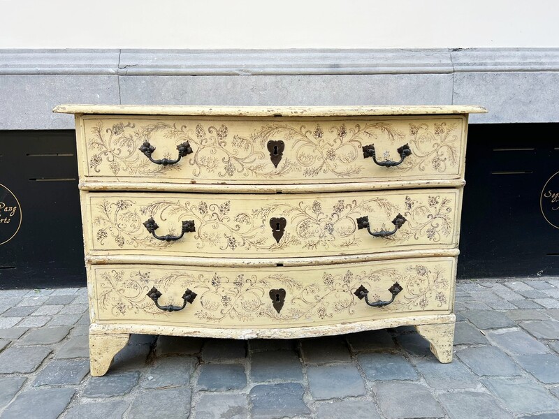 Louis XV style crossbow chest of drawers, early 20th century, South of France