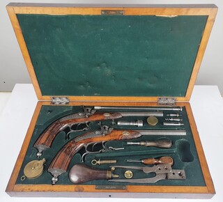 Mahogany duel box, with its pair of percussion pistols