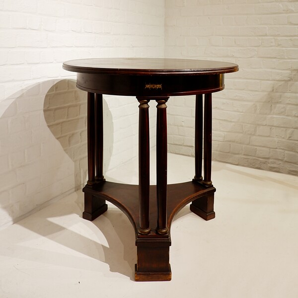 Mahogany tripod Pedestal table 