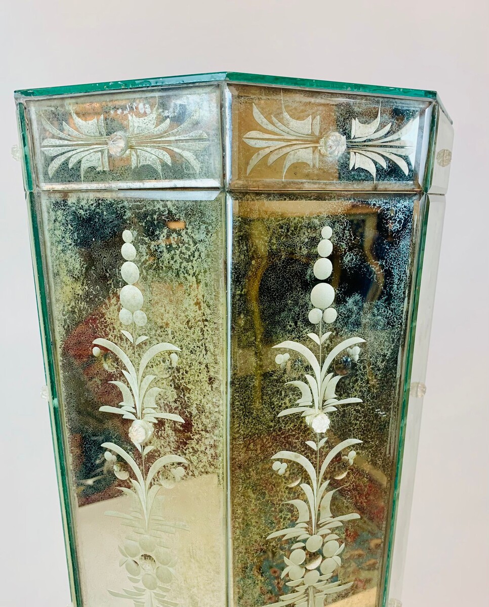 mirrored and engraved glass column