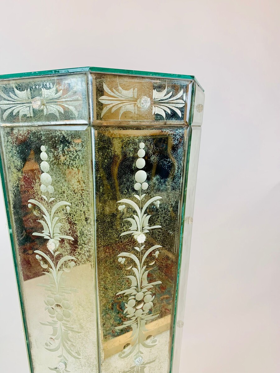 mirrored and engraved glass column