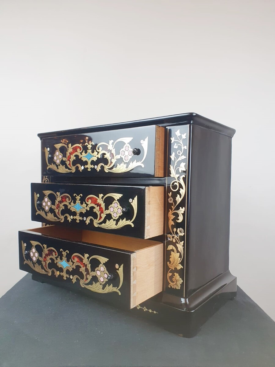 Napoleon III master chest of drawers 