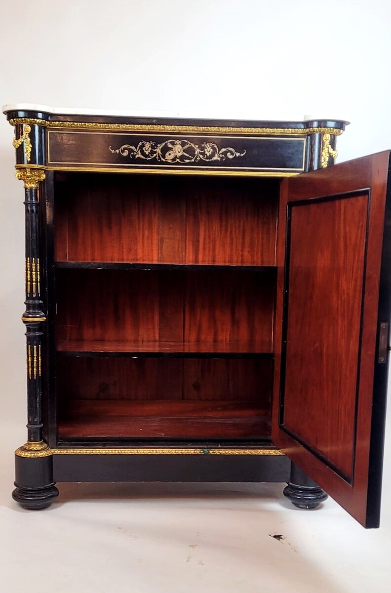 Napoleon III sideboard in black lacquered mahogany and brass marquetry - central decoration painted in gold - white marble 