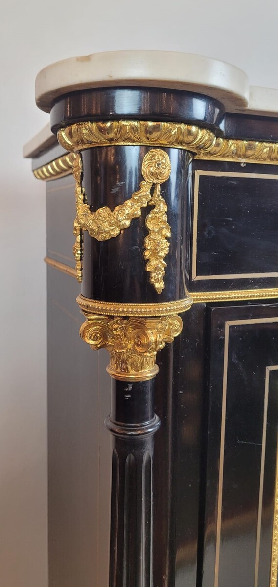 Napoleon III sideboard in black lacquered mahogany and brass marquetry - central decoration painted in gold - white marble 