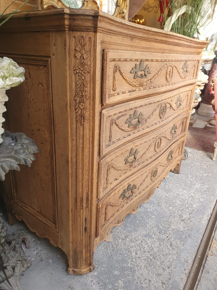 Oak chest of drawers opening with 4 rows of drawers, early 19th century