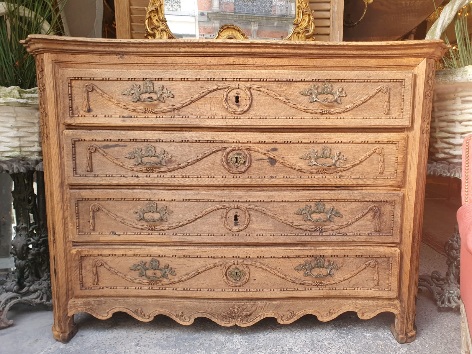 Oak chest of drawers opening with 4 rows of drawers, early 19th century