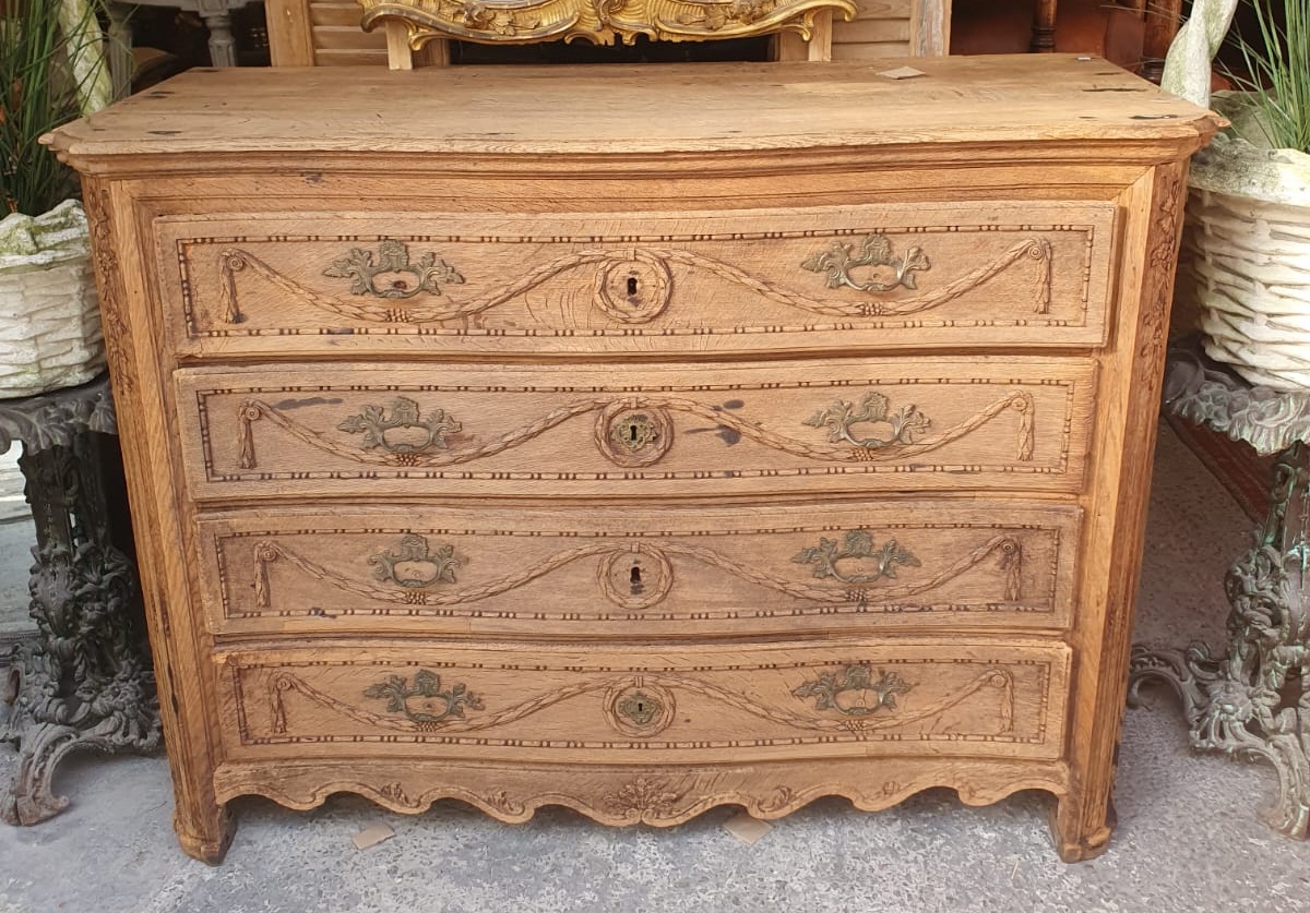 Oak chest of drawers opening with 4 rows of drawers, early 19th century