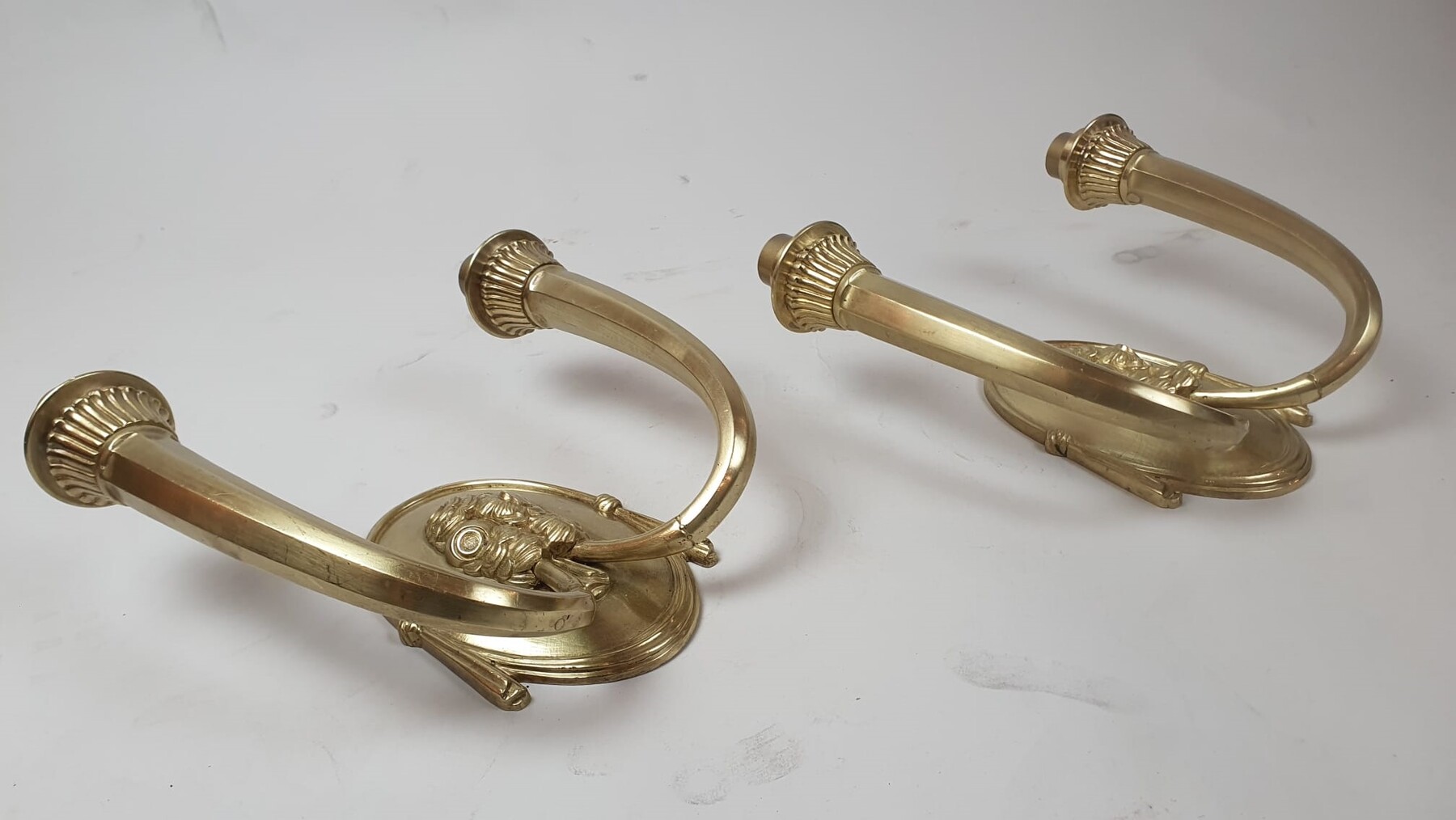 Pair of Art Deco wall lights in gilded bronze