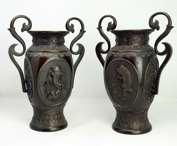 Pair of bronze vases - Japan 20th century