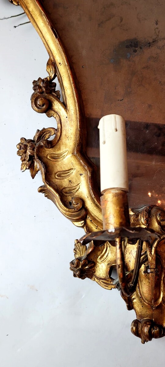 Pair of carved and gilded wooden mirror wall lights, electricity to be reviewed - 1 split mirror