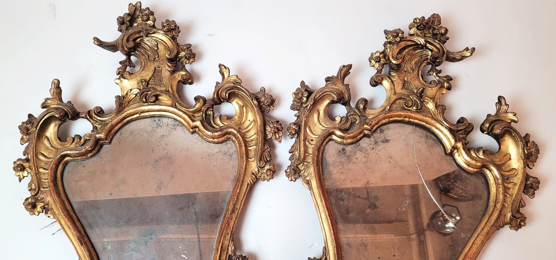 Pair of carved and gilded wooden mirror wall lights, electricity to be reviewed - 1 split mirror