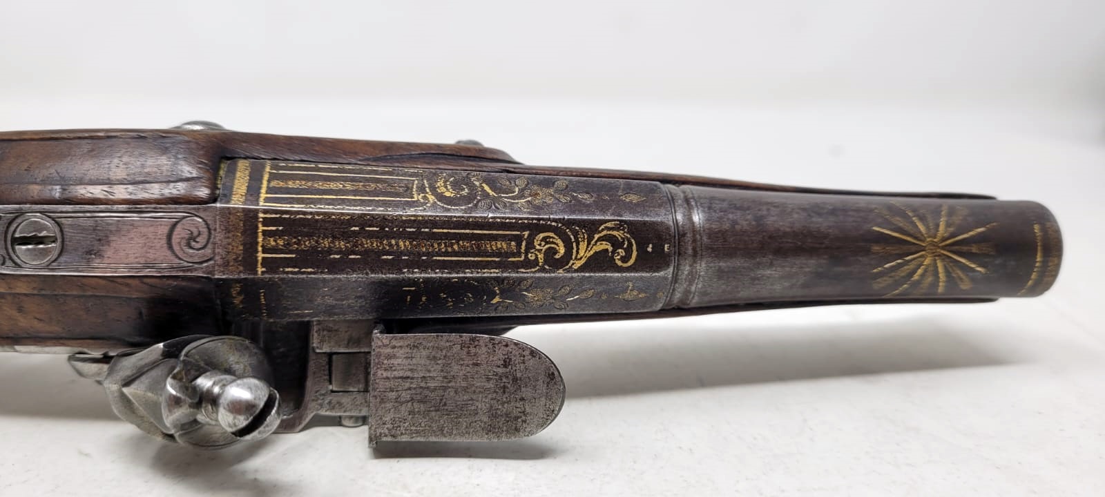 pair of civil flintlock pistols - iron mount with fine chiseling - signed and localized lock - barrel with large traces of gold decoration - carved wood at the thumb piece level - France +/- 1730 - perfect mechanical condition