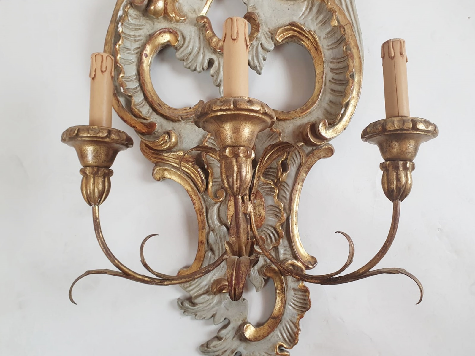 Pair of Louis XV style wall lights, Italy early 20th century