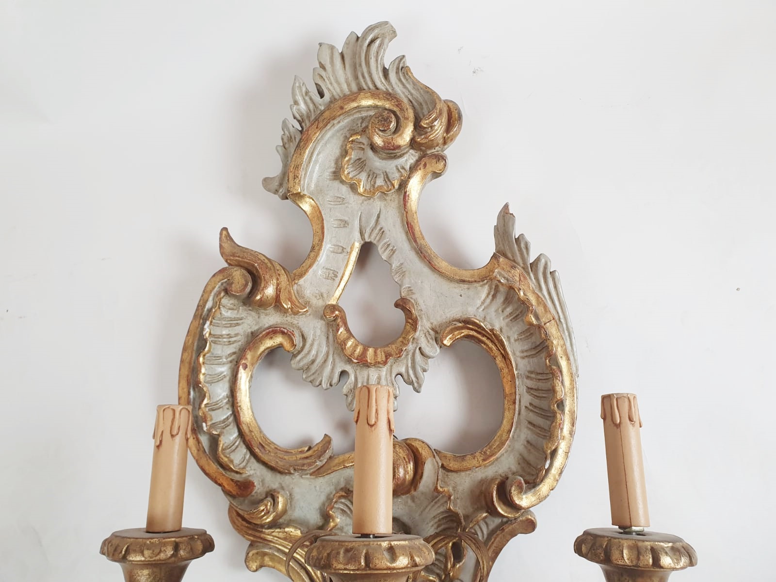 Pair of Louis XV style wall lights, Italy early 20th century