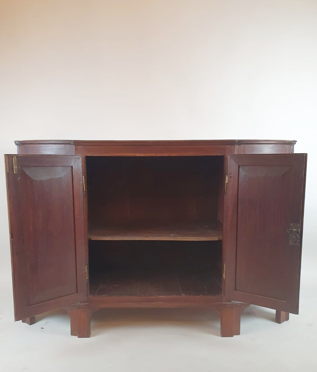 Pair of mahogany dressers, 18th century