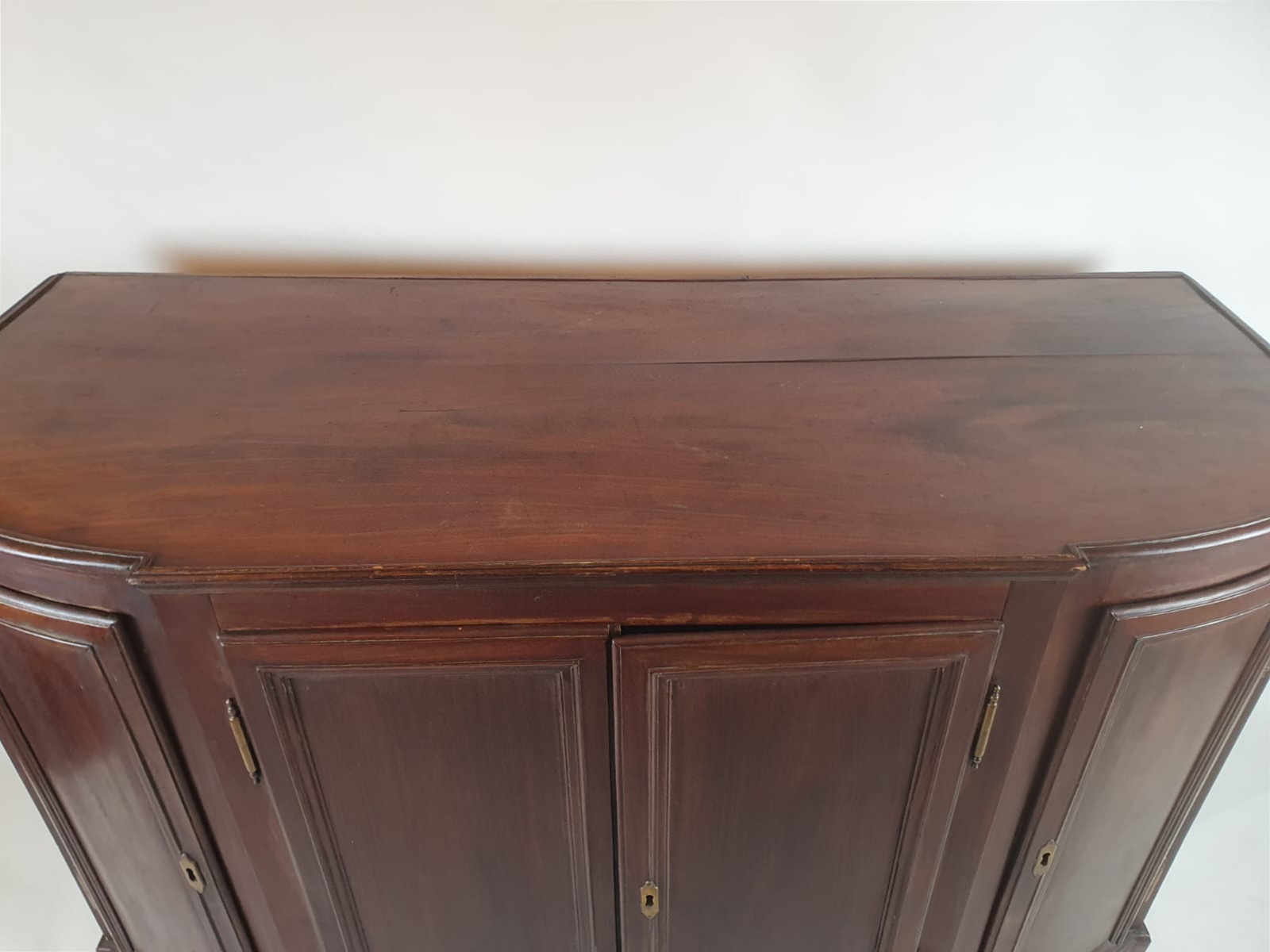 Pair of mahogany dressers, 18th century