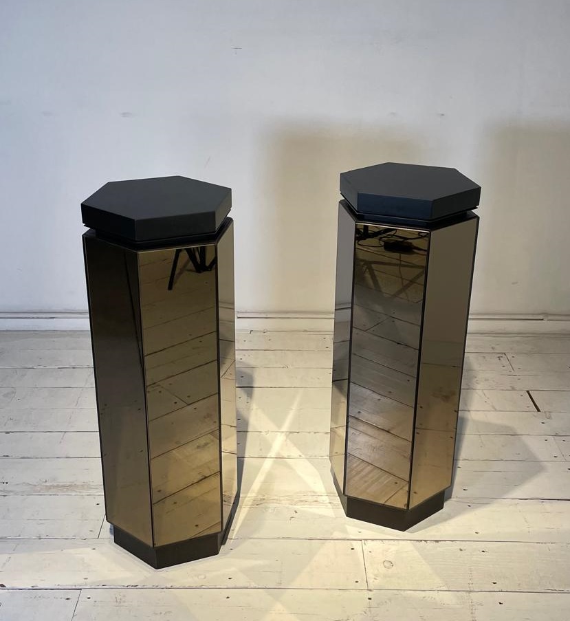 Pair of smoked glass mirror columns, black lacquered shelf from the 70s