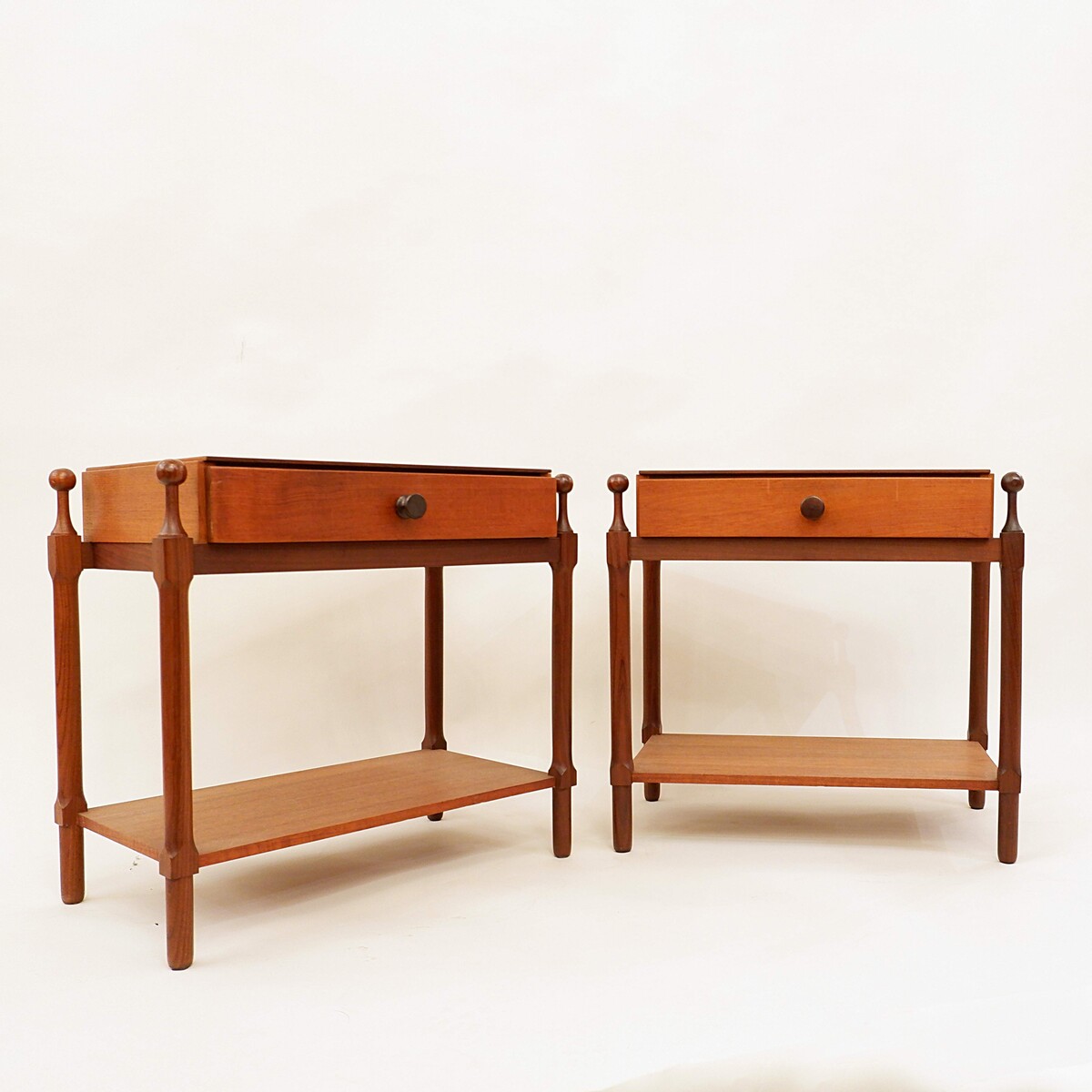 Pair of teak bedside tables - Fratelli Proserpio - circa 1960 - Italy