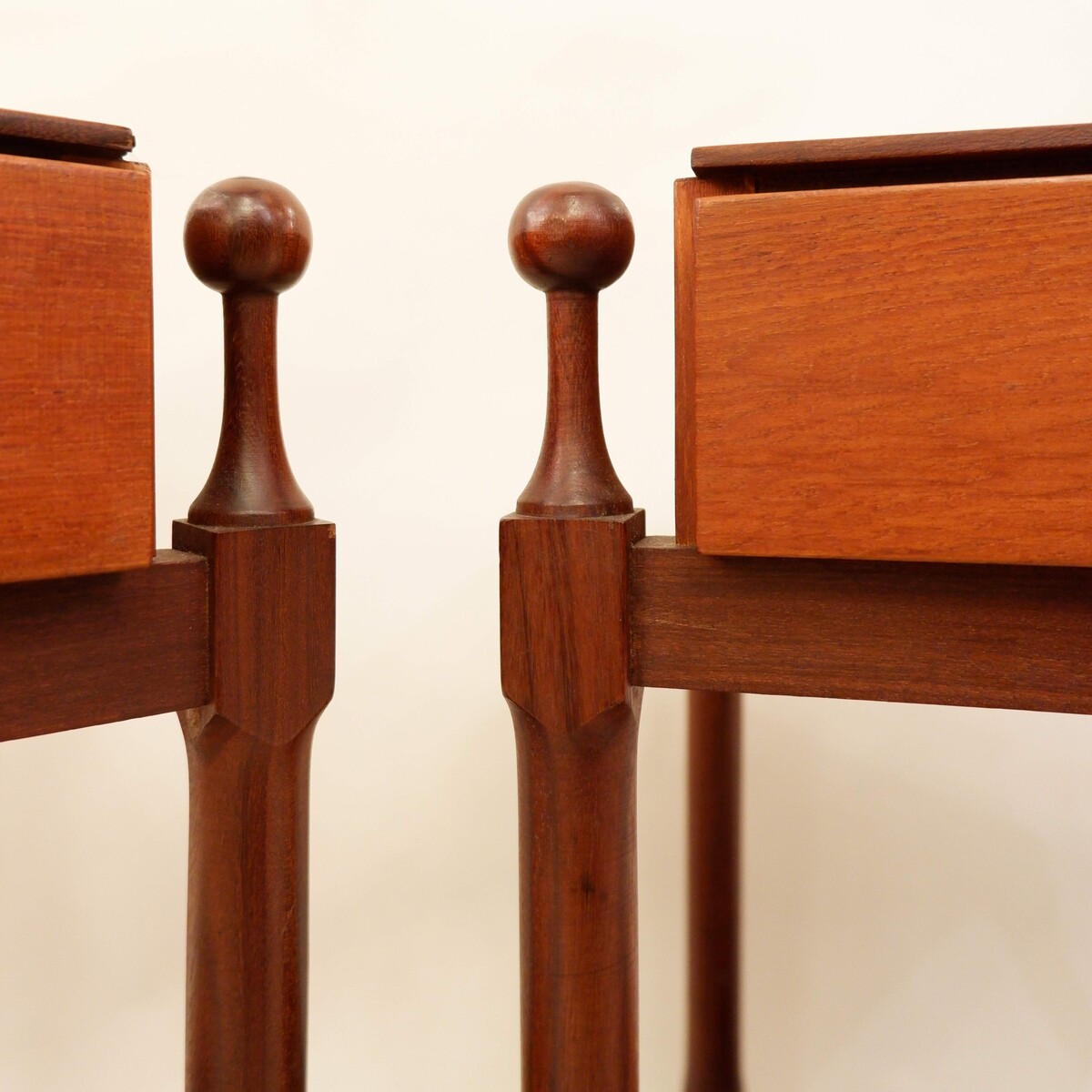 Pair of teak bedside tables - Fratelli Proserpio - circa 1960 - Italy