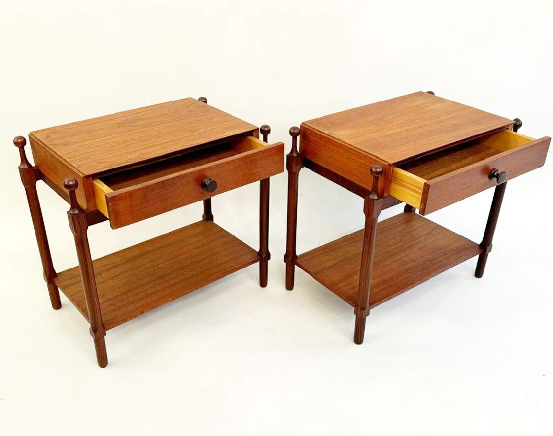 Pair of teak bedside tables - Fratelli Proserpio - circa 1960 - Italy