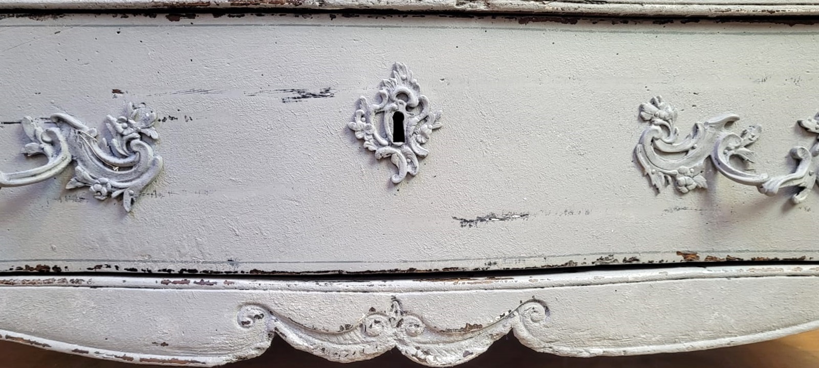 patinated chest of drawers with 4 drawers - 18th century