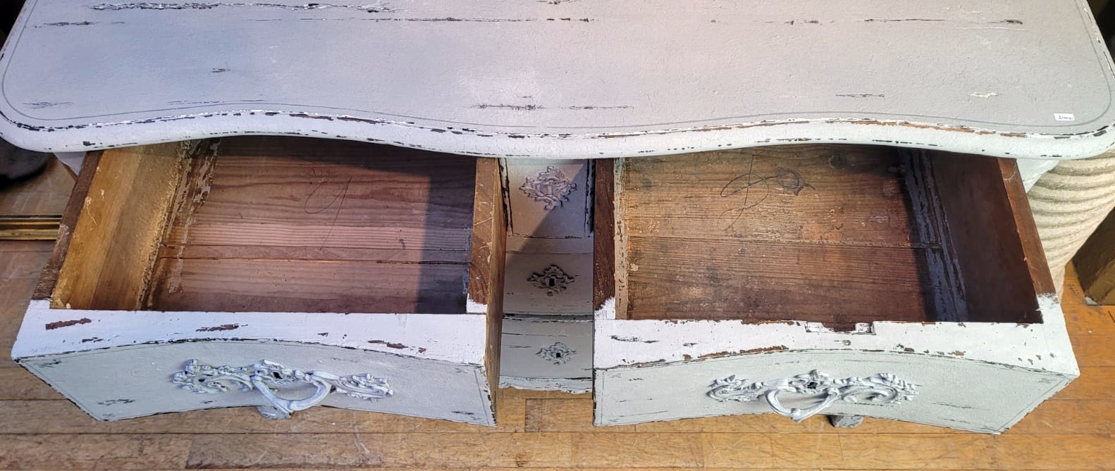 patinated chest of drawers with 4 drawers - 18th century