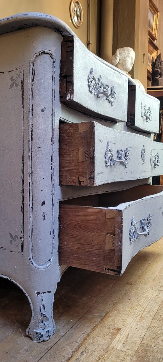 patinated chest of drawers with 4 drawers - 18th century