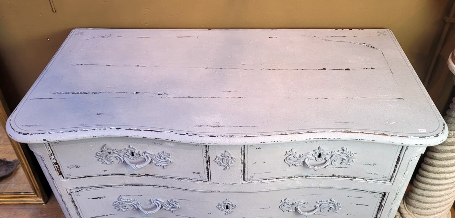 patinated chest of drawers with 4 drawers - 18th century