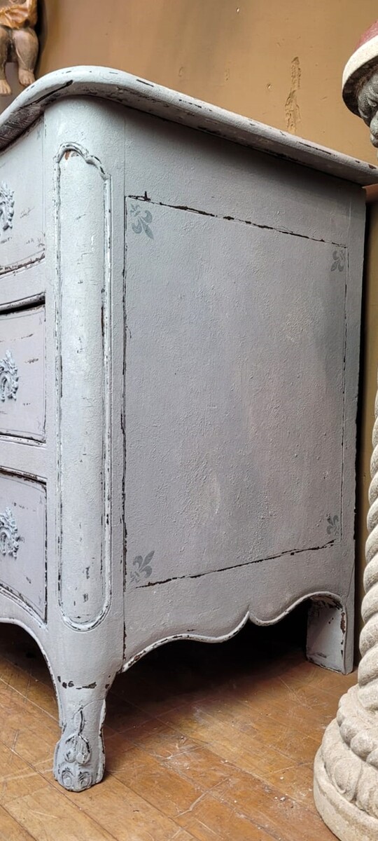 patinated chest of drawers with 4 drawers - 18th century