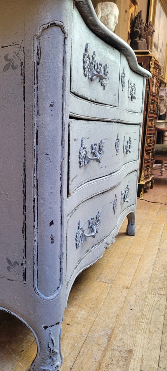 patinated chest of drawers with 4 drawers - 18th century